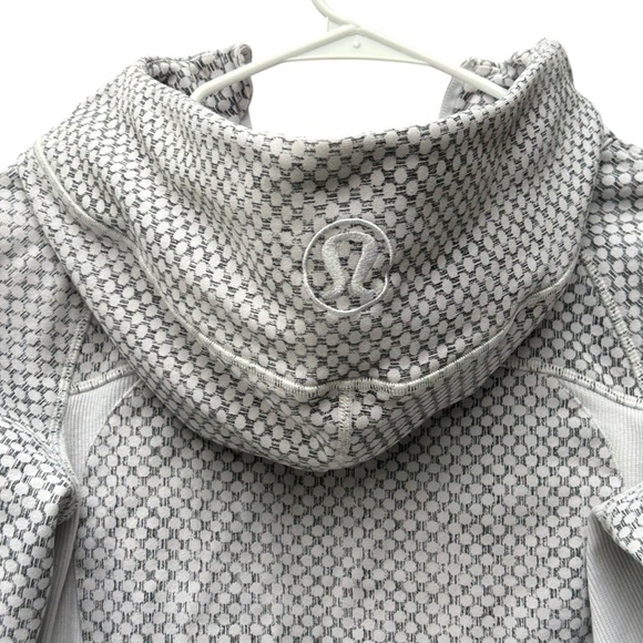 Lululemon Scuba Hoodie III Dottie Eyelet White Black / White w/thumb holes 6 - Picture 10 of 12